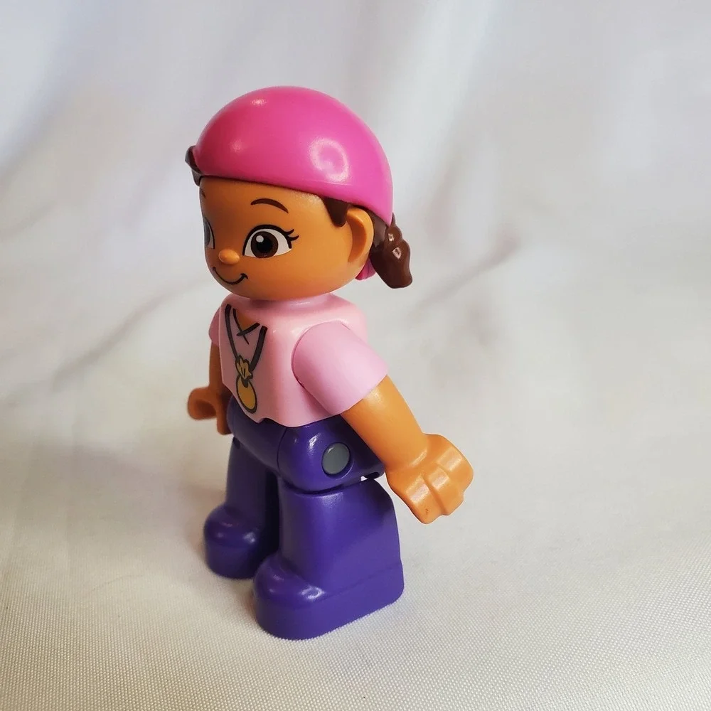 Lego Duplo Figure Izzy (Jake & the Neverland Pirates)